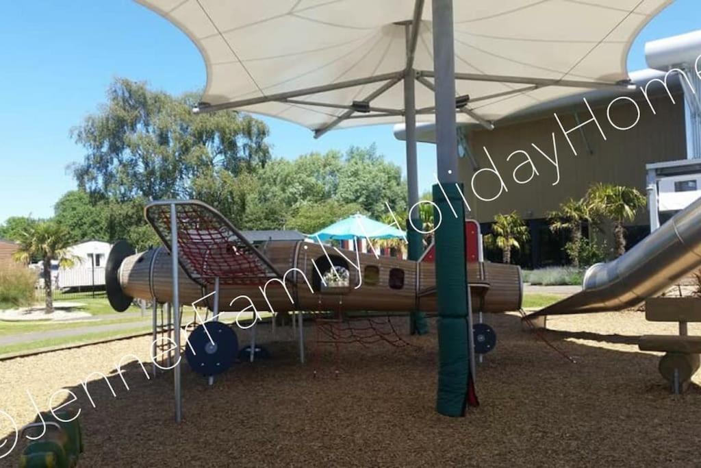 Jenner Family Holiday Homes At Tattershall Lakes ドッグダイク エクステリア 写真
