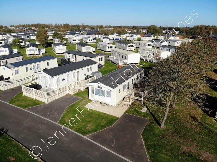 Jenner Family Holiday Homes At Tattershall Lakes ドッグダイク エクステリア 写真
